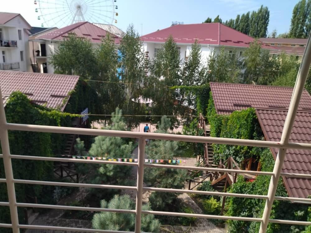Hotel Gostinyi Dvor Bosteri Exterior foto