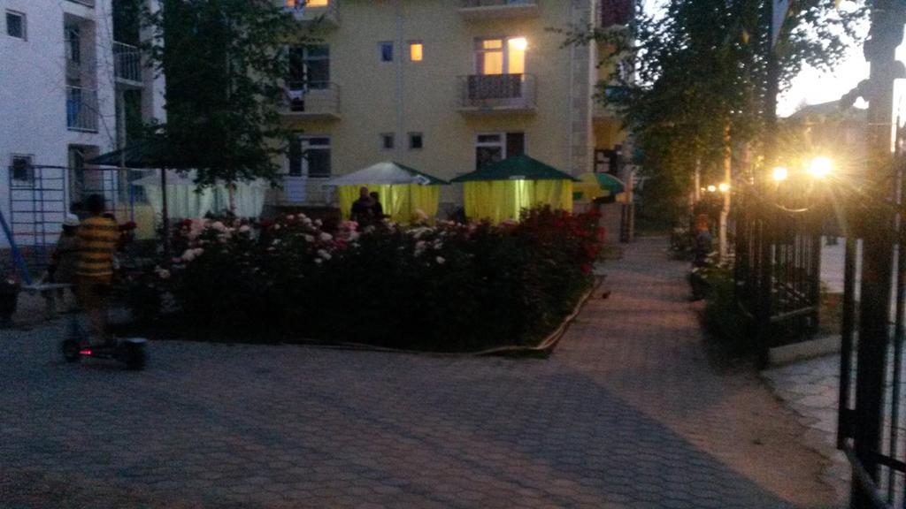 Hotel Gostinyi Dvor Bosteri Exterior foto
